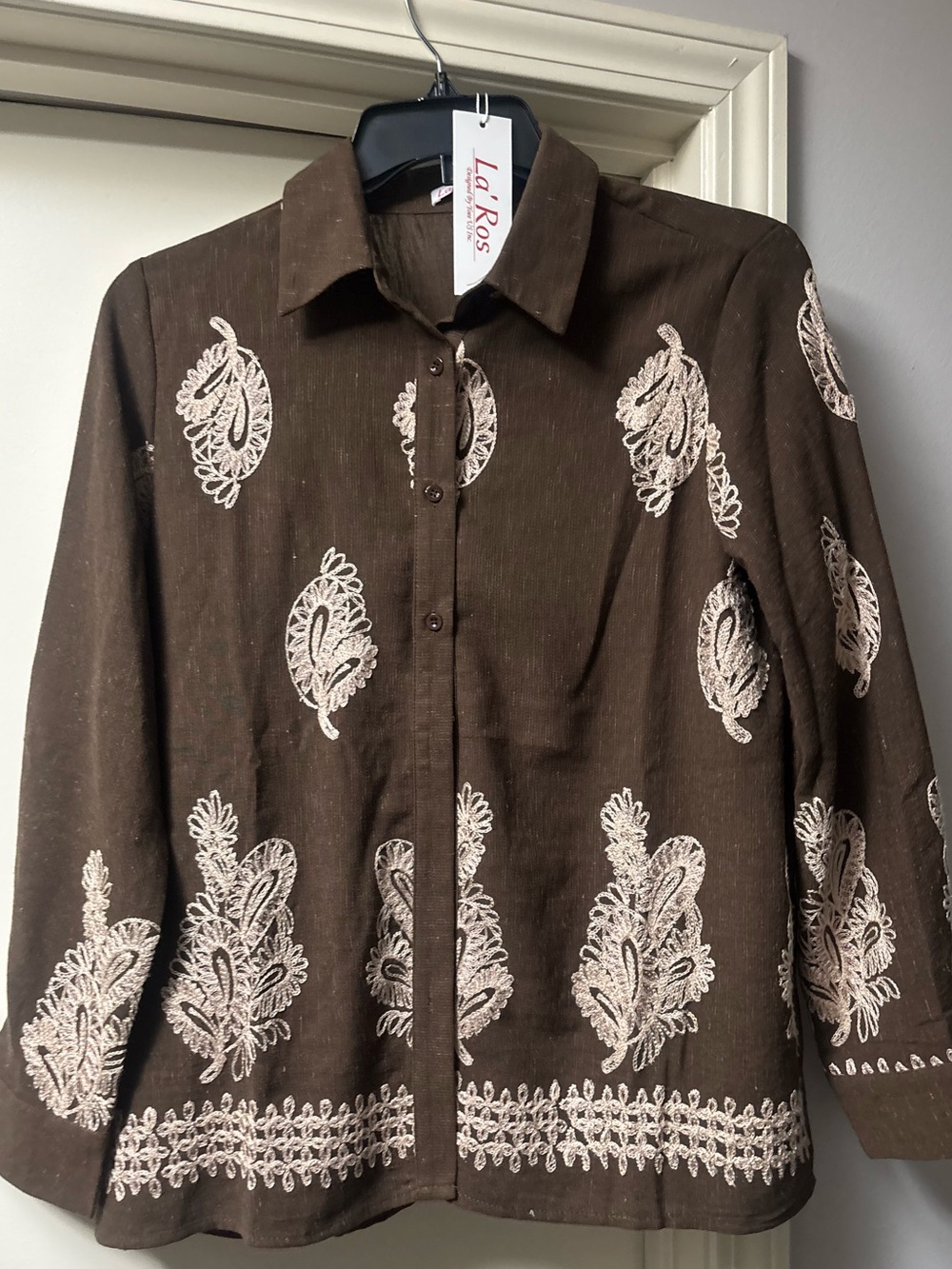 La’Ros coffee color embroidered blouse NWT